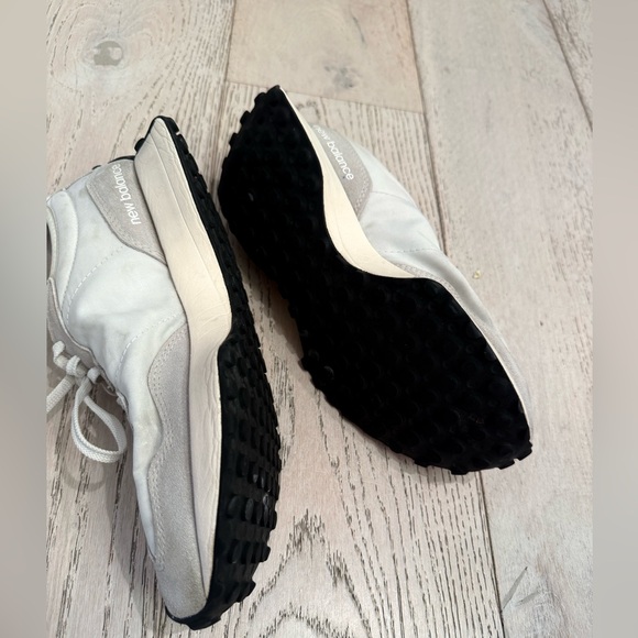 New Balance 327 Sneakers Size 9.5 GUC - Picture 6 of 10